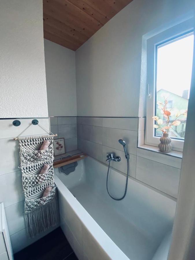 Zimmer M. Eigenem Bad Und Badewanne Direkt Am Wald Amöneburg Exteriör bild