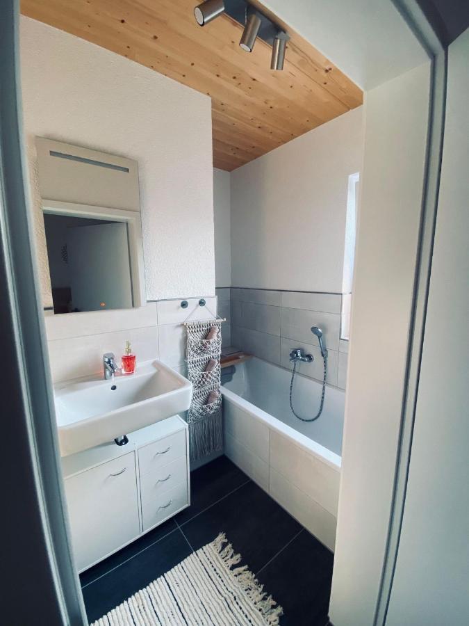 Zimmer M. Eigenem Bad Und Badewanne Direkt Am Wald Amöneburg Exteriör bild